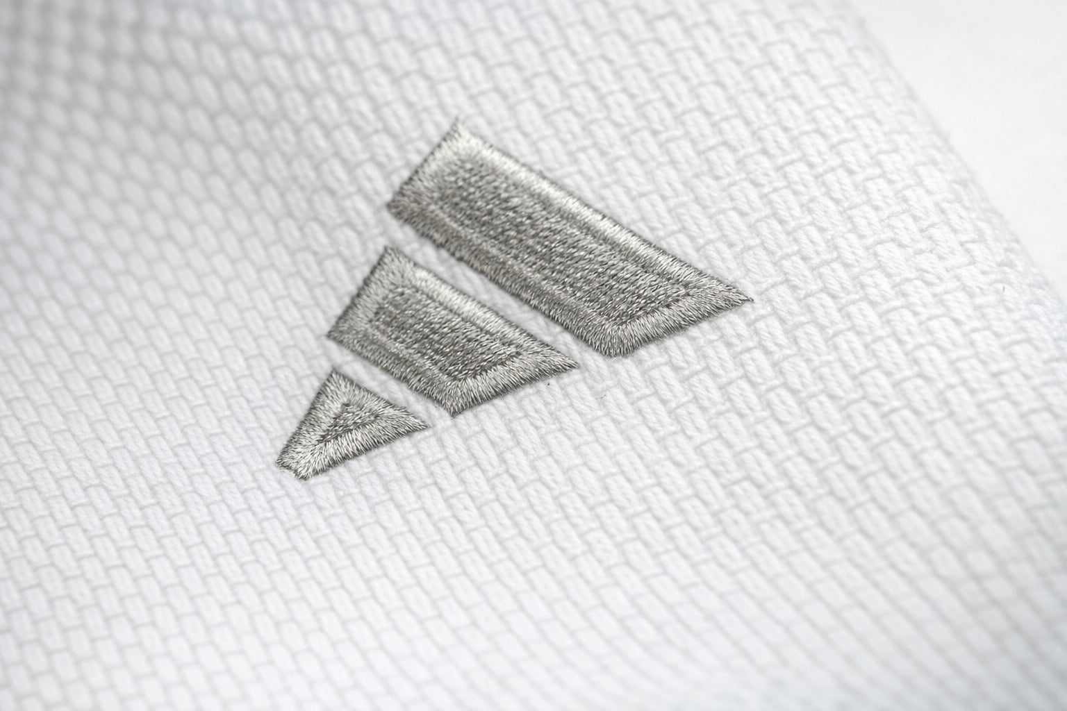 Adidas JU kimono Champion III IJF Regular fit 750g with logo, white